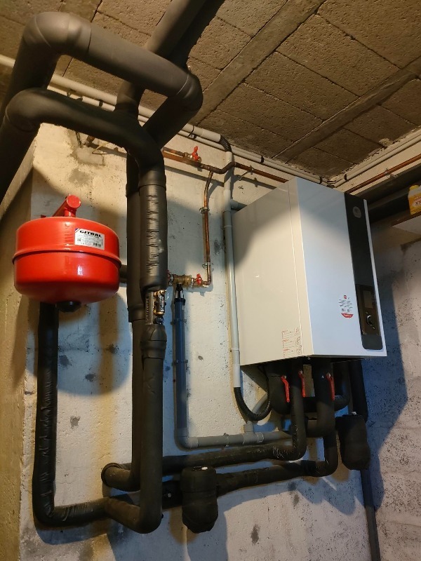 Chantier isolation thermique par l'extérieur sous bardage à Rohaire (27 Eure)