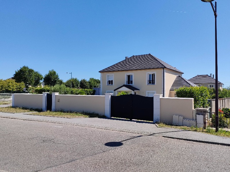 Façade arrière à Val de Reuil dans l'Eure (27)
