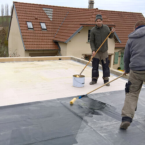 nettoyage et démoussage des toits terrasse avec béton et membrane d'étanchéité