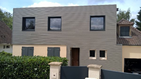 Chantier isolation thermique par l'extérieur sous bardage à Rohaire (27 Eure)